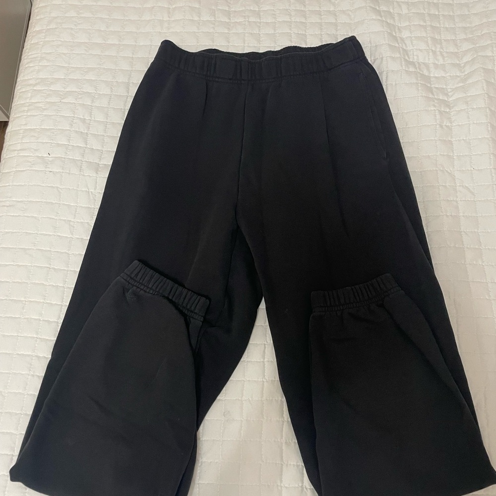 ARITZIA TNA Black Sweatpants